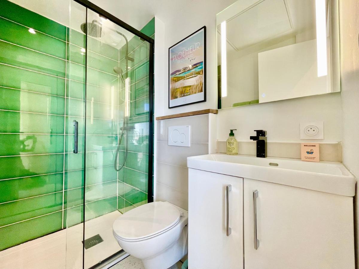 Le Phare Ouest: Oceanfront Retreat With Modern Amenities *