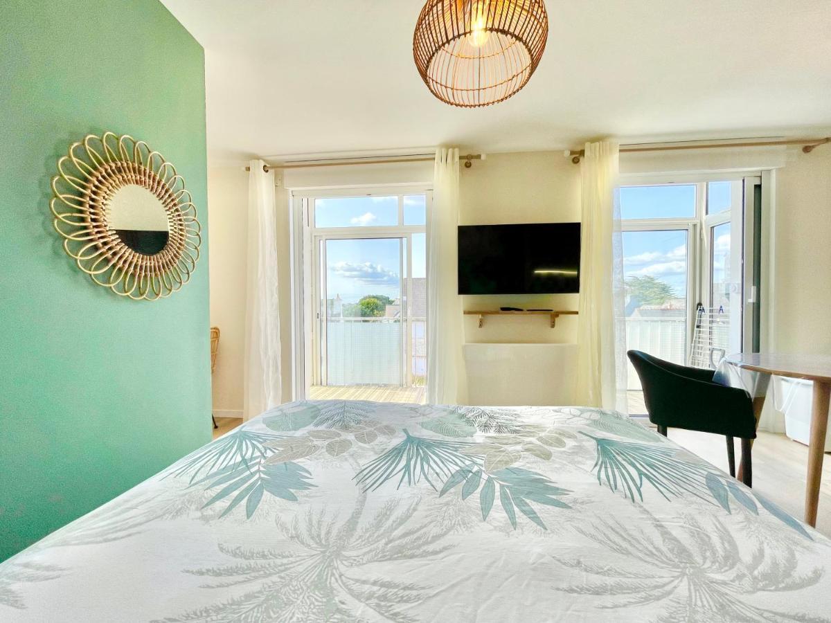 Le Phare Ouest: Oceanfront Retreat With Modern Amenities * Ploemeur